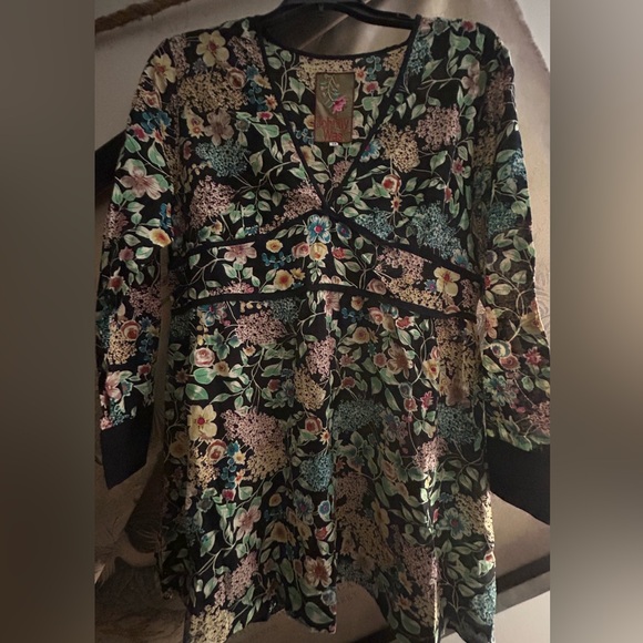Johnny Was Floral Print Tunic Top Blouse SZ Medium EUC - Picture 2 of 7